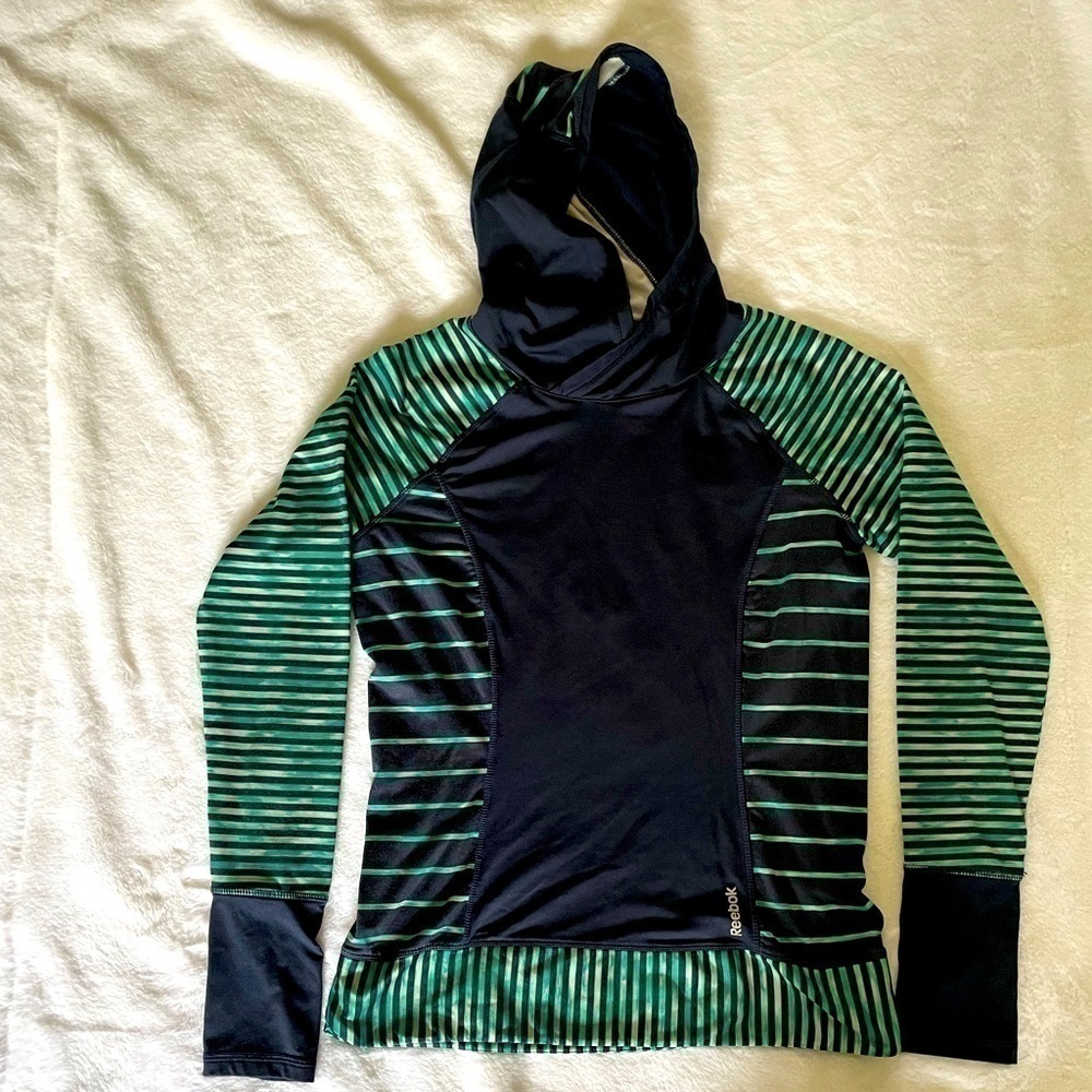 WOMEN Reebok size S color navy blue and green excellent condition dry fit shirt